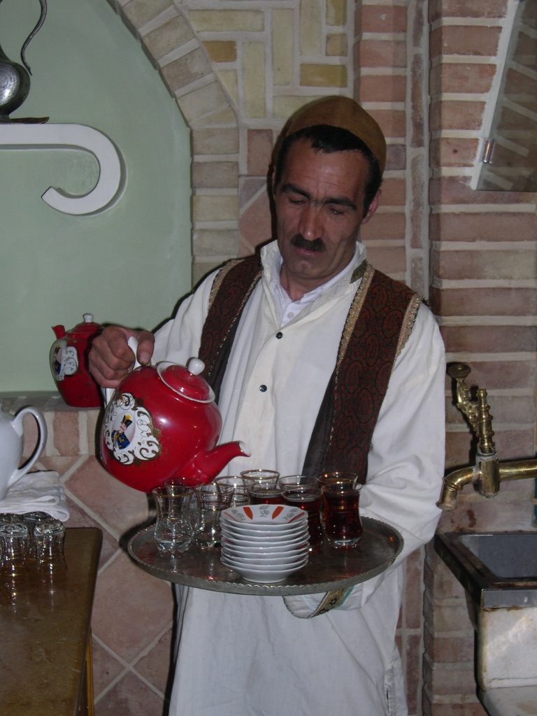 qahveh khaneh - παραδοσιακός καφετζής της Τουρκίας